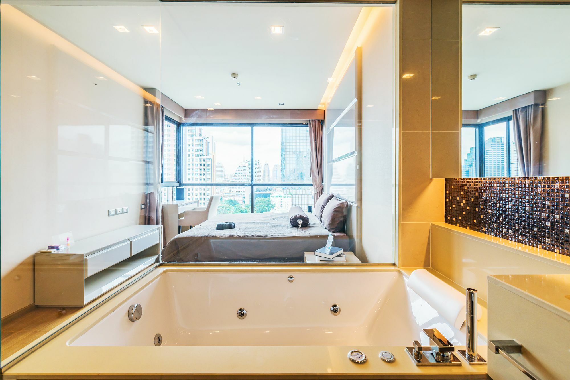 The Address Sathorn By Favstay Бангкок Екстер'єр фото
